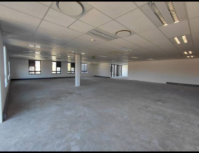 329M² OFFICE TO LET IN MAGALIESSIG